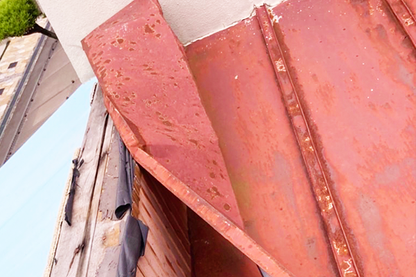 棟板金のめくれイメージ画像