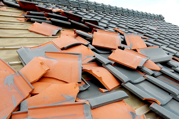 瓦のめくれイメージ画像